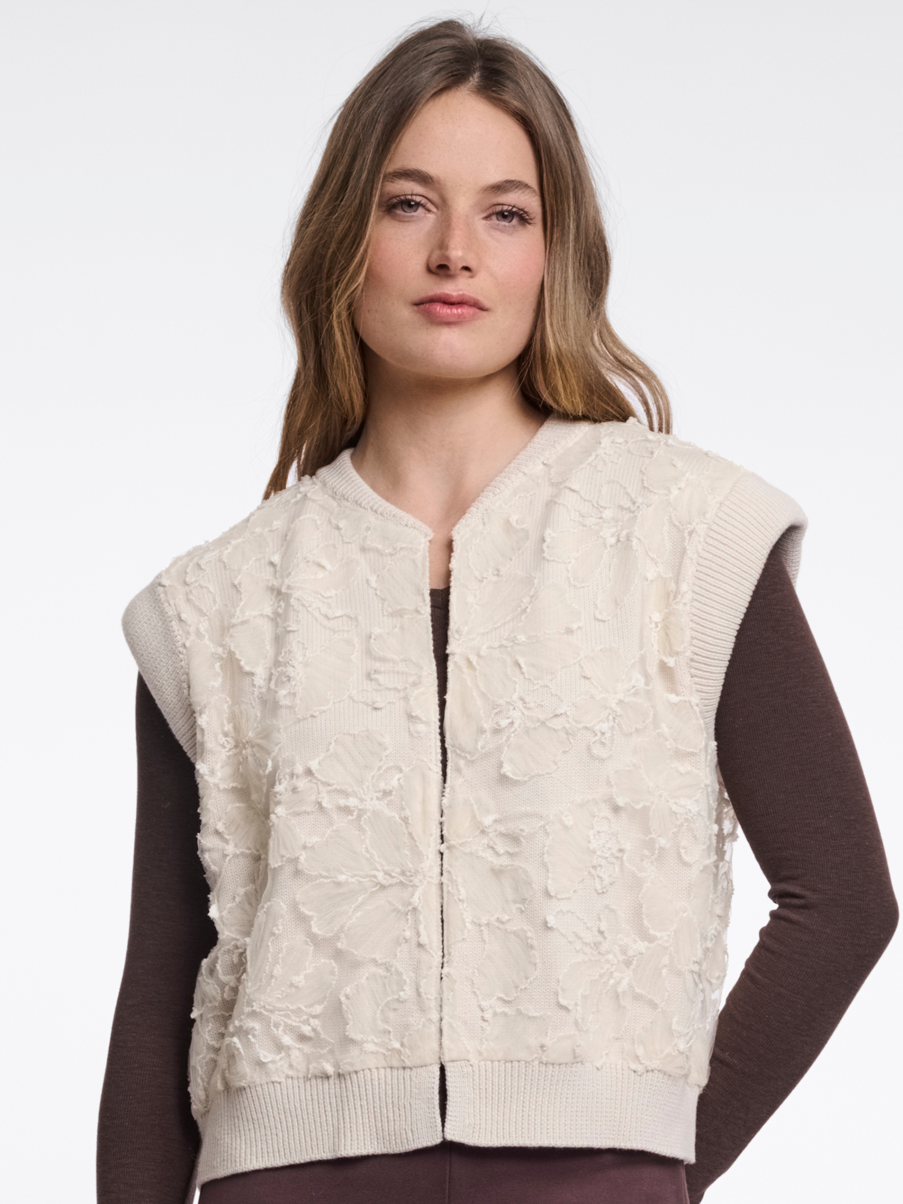 Rino & Pelle Ries Zip Closure Waistcoat textured floral waistcoat with zip closure and ribbed trims