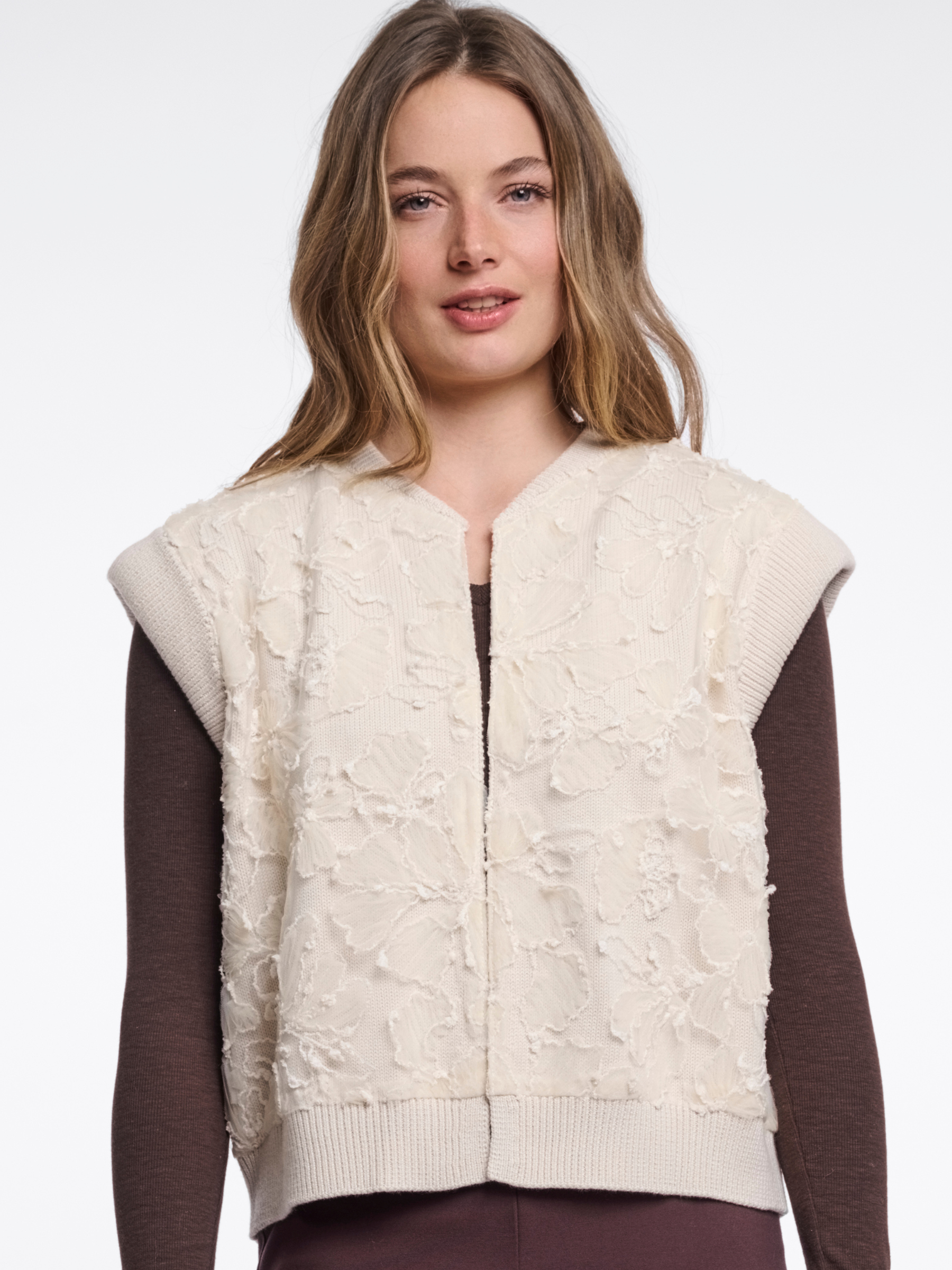 Rino & Pelle Ries Zip Closure Waistcoat textured floral waistcoat with zip closure and ribbed trims