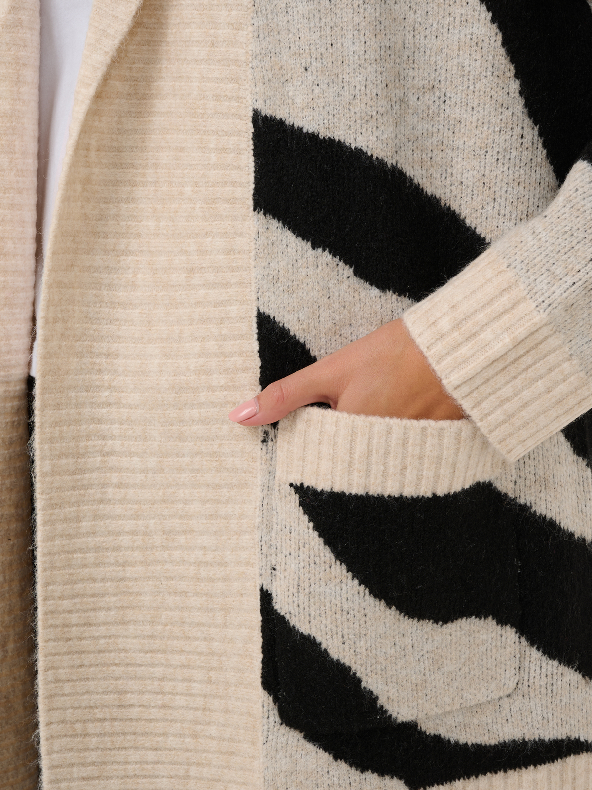 Saint Tropez Mallie Open Cardigan with abstract pattern, open front, long sleeves, patch pockets and loose fit