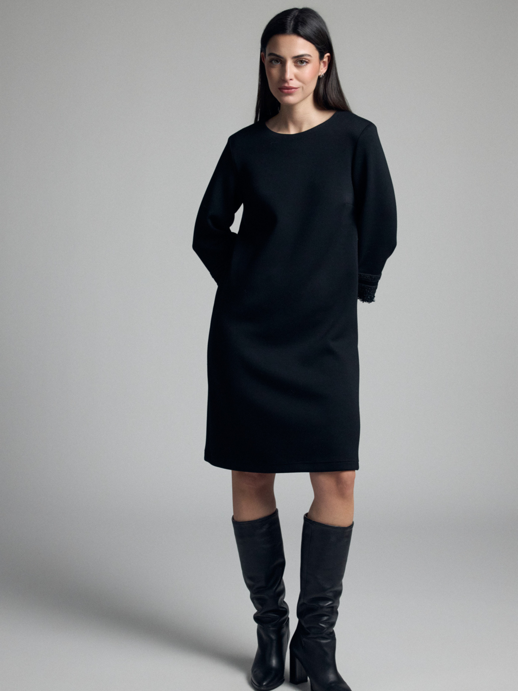 Tinta Alodia Dress with round neckline, long sleeves and straight knee-length silhouette