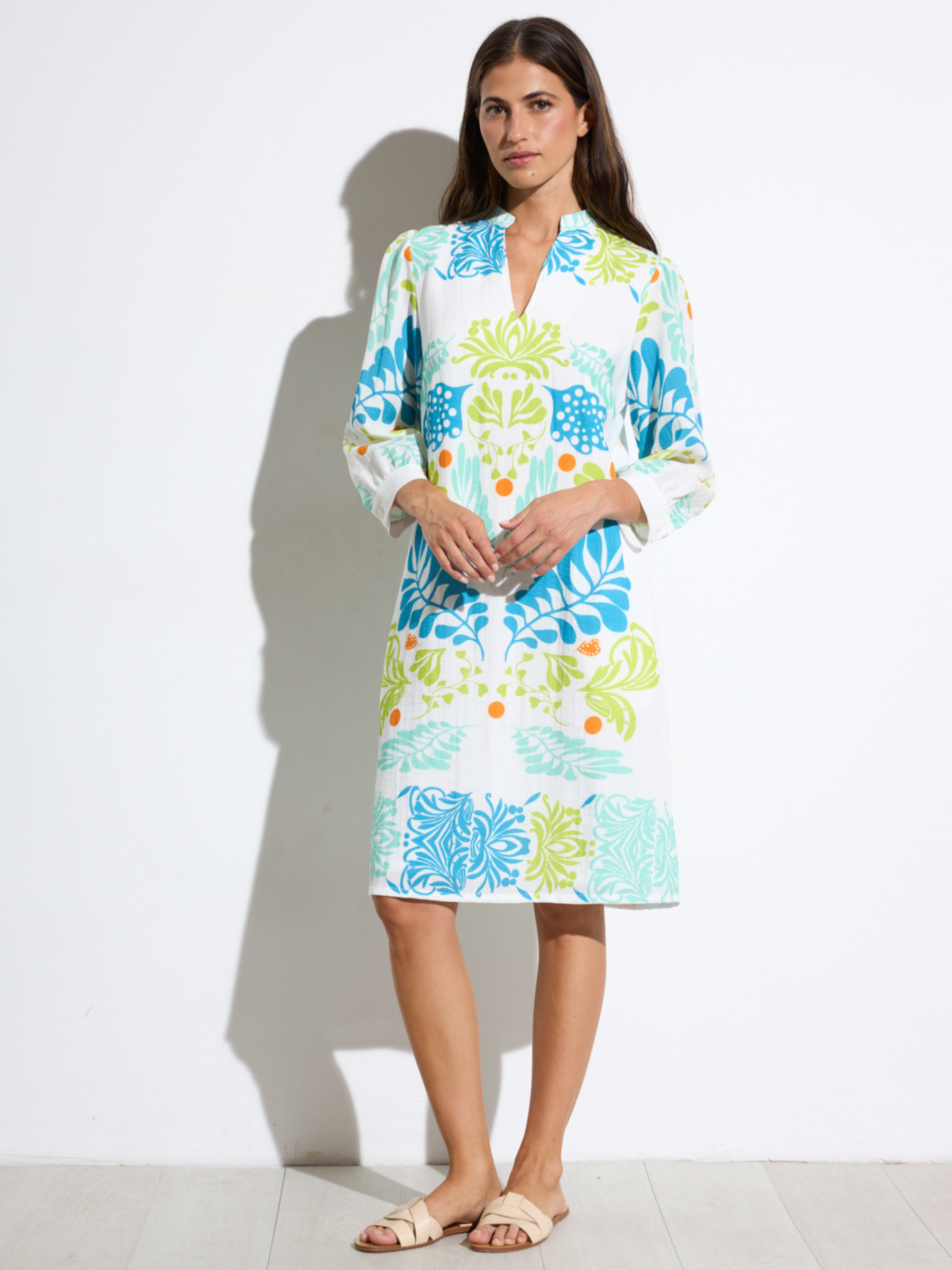 Tinta Cedro Dress knee-length printed day dress with notch neckline, three-quarter sleeves and bold botanical design.
